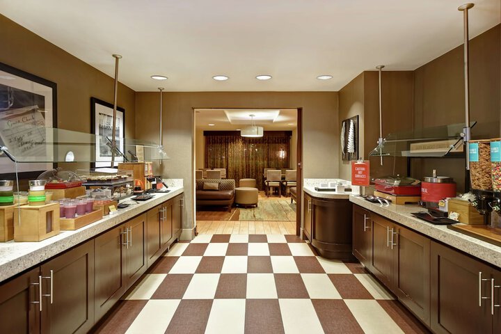 Hampton Inn Atlanta-Mall of Georgia