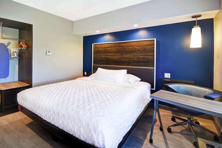 Room 15 of 40