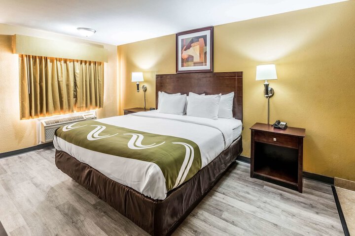 Room 10 of 32
