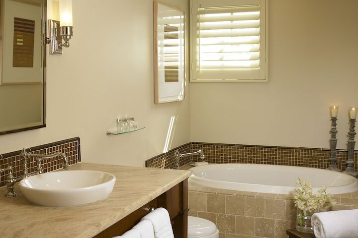 Room 12 of 25