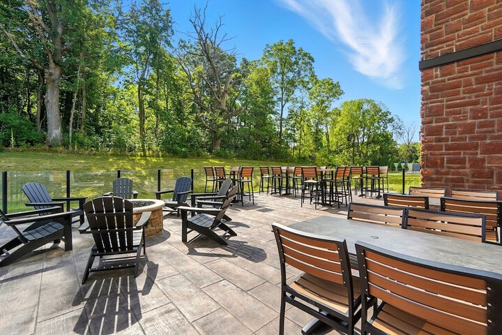 Cobblestone Hotel & Suites-Bellefontaine