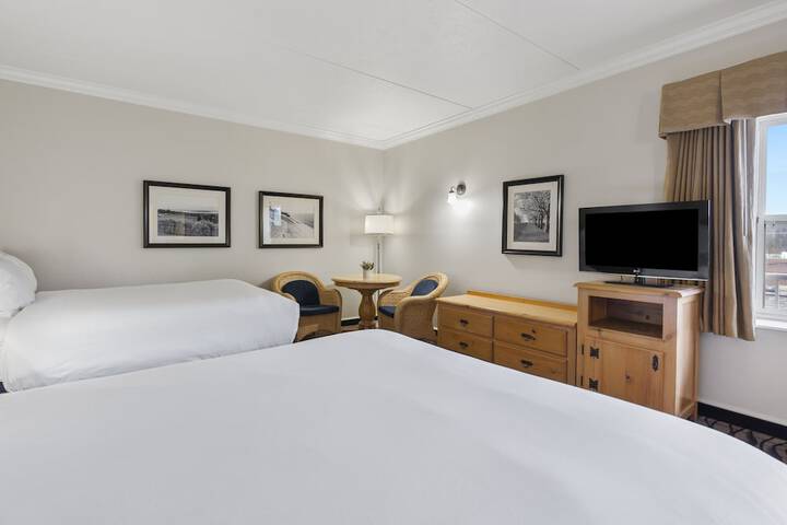 Cherry Tree Inn & Suites