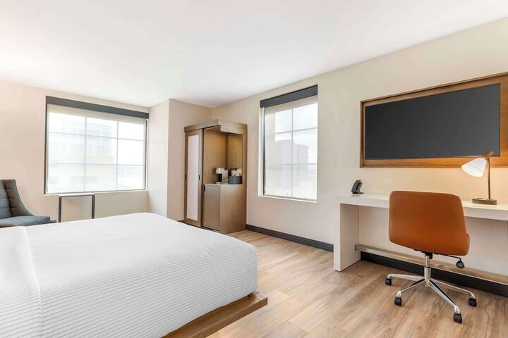 Room 38 of 79