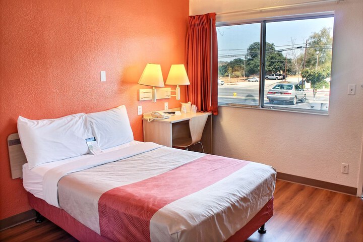 Room 13 of 26