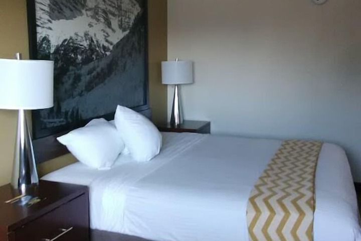Room 12 of 27