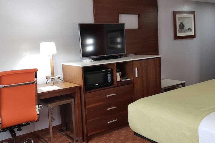 Room 12 of 25