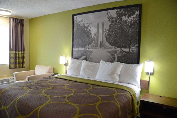 Super 8 by Wyndham Lafayette / Purdue Area