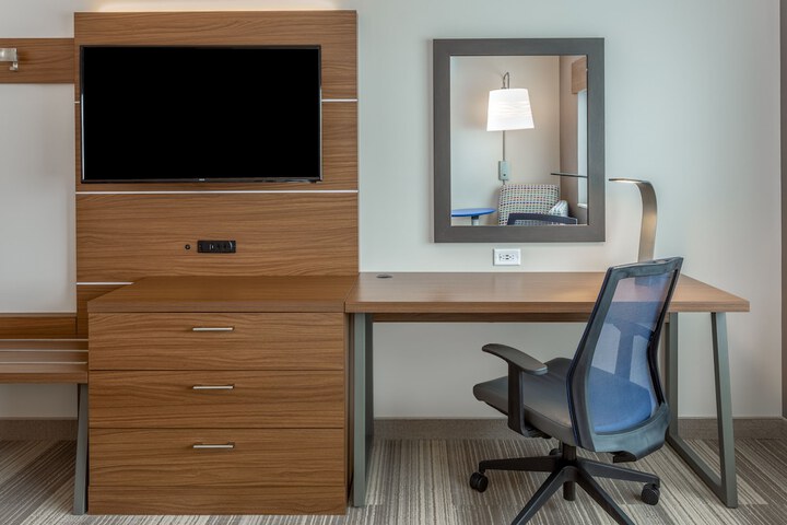 Holiday Inn Express & Suites Rice Lake by IHG