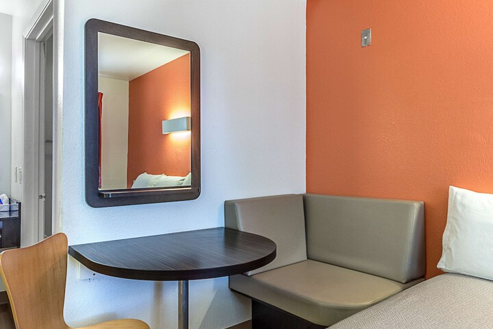 Room 22 of 35