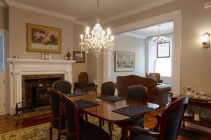 Sir Isaac Brock B & B Luxury Suites