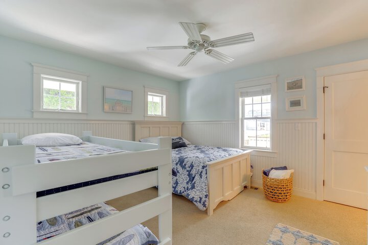 Spacious Avalon Beach House - 2 Blocks to Water!