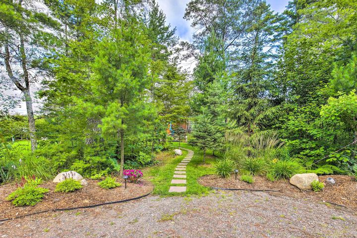 Lakefront Cabin w / Private Dock & Fire Pit!