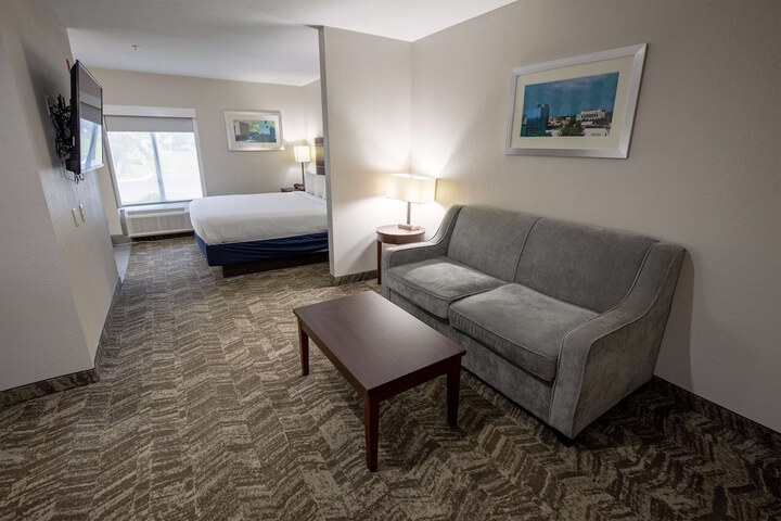 Room 22 of 37