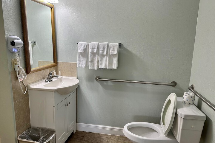 Days Inn by Wyndham Pensacola - Historic Downtown