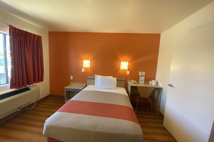 Room 32 of 51