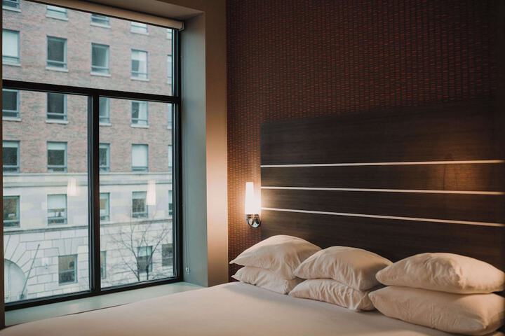 Room 46 of 112
