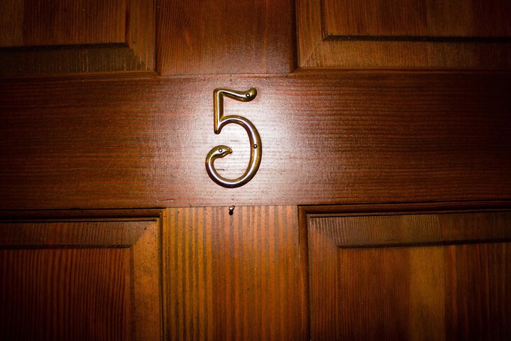 Room 9 of 61
