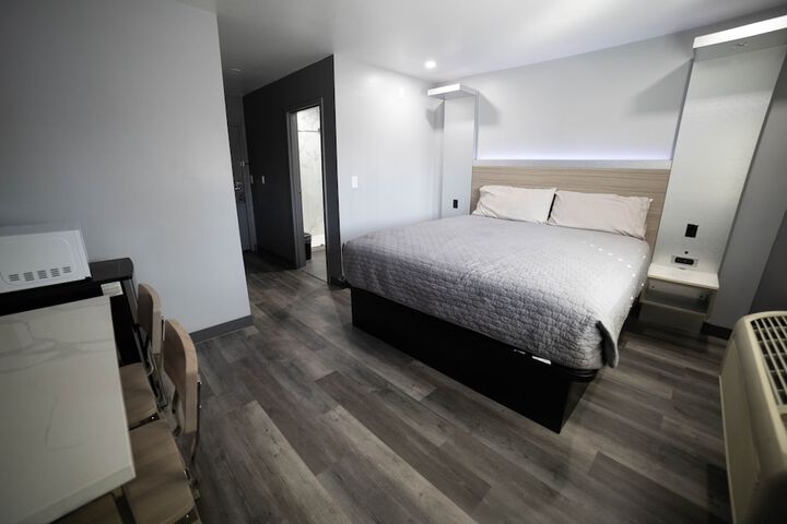 Room 4 of 22