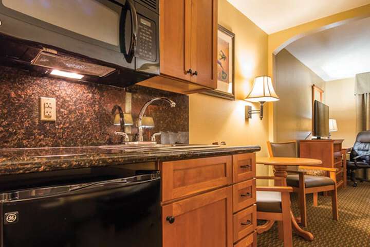 Best Western Plus Deer Park Hotel & Suites
