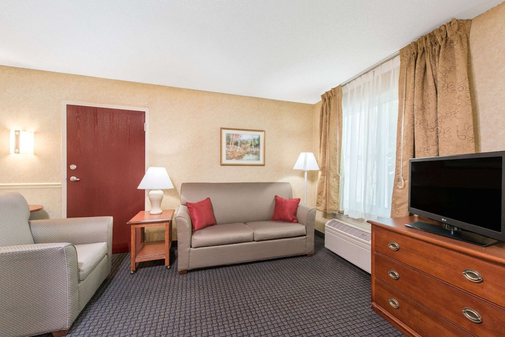 Room 11 of 28