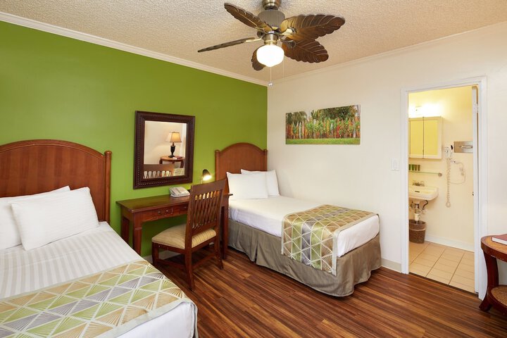 Room 32 of 38