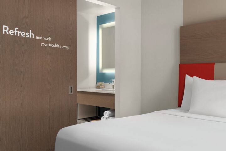 Room 16 of 38