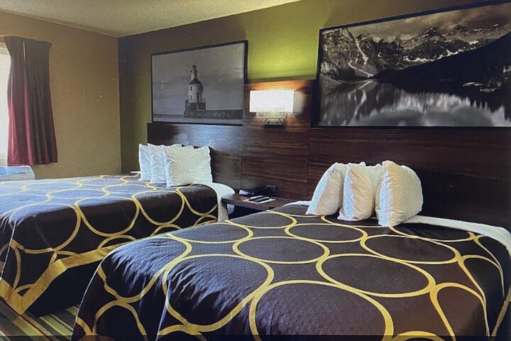 Super 8 by Wyndham Superior WI