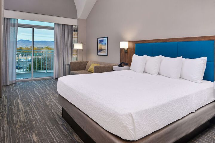 Room 70 of 114
