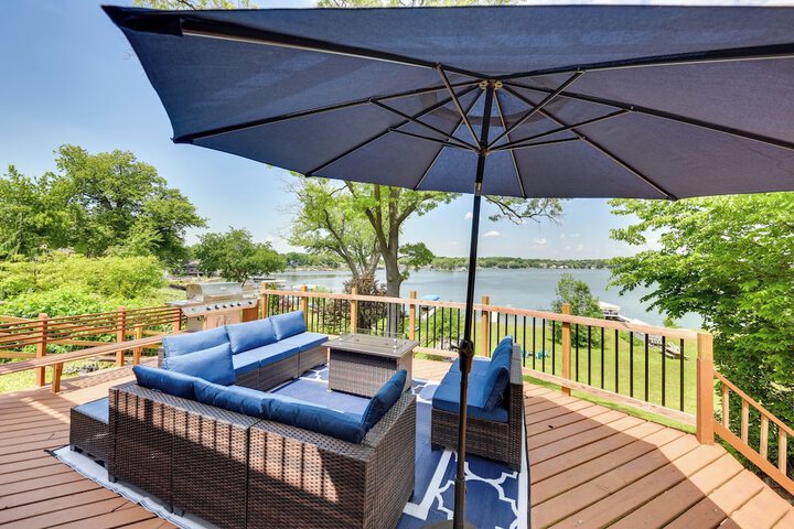Waterfront Fox Lake Vacation Rental w / Fire Pit!