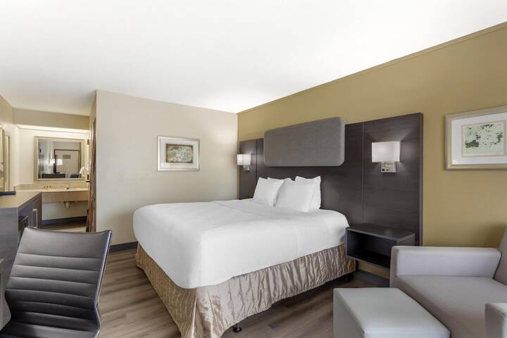 Best Western Plus Madison-Huntsville Hotel