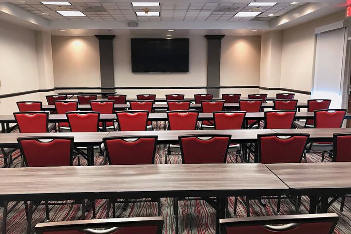 Ramada by Wyndham Suites Orlando Airport