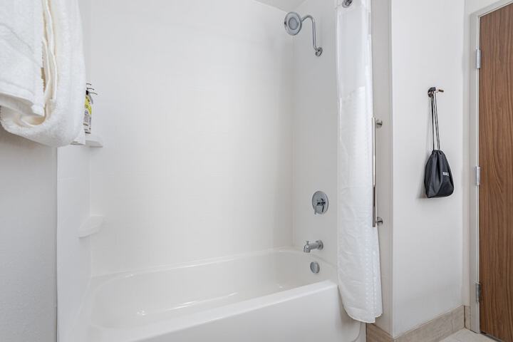 Room 15 of 32