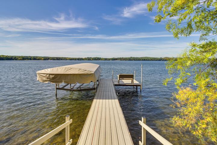 Lakefront Walker Home w / Boat Dock & Lift!