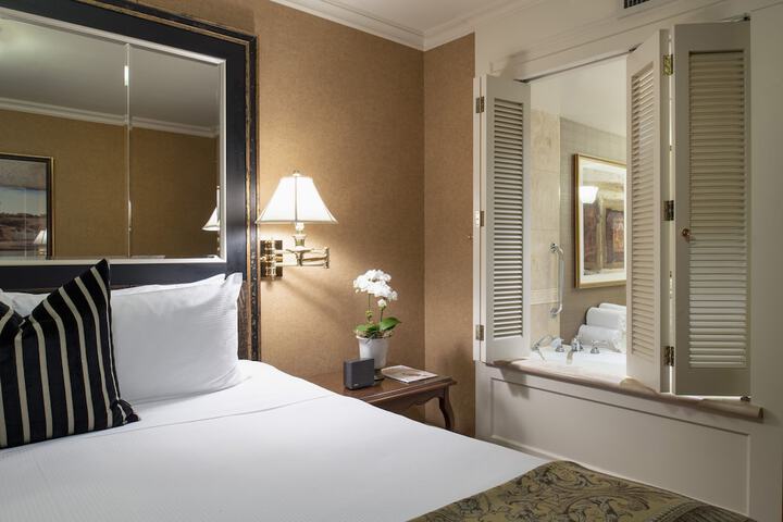 Room 40 of 53