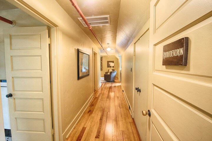 Room 115 of 243