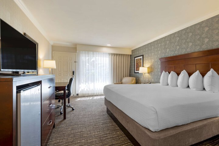 Room 17 of 40