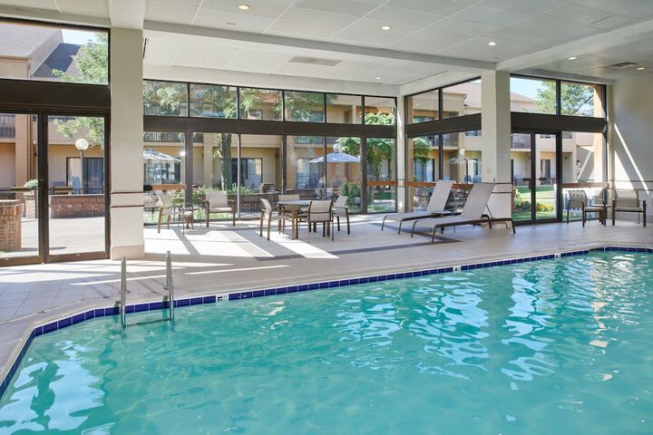 Courtyard by Marriott Detroit Dearborn