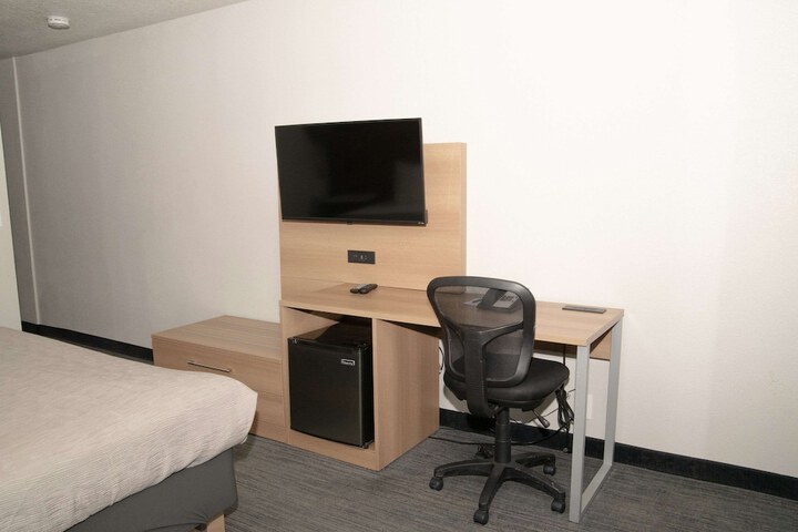 Room 26 of 38