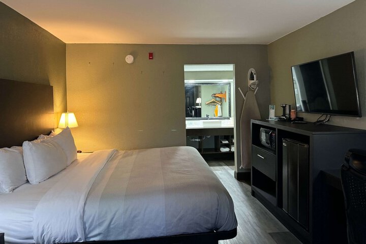 Room 9 of 20
