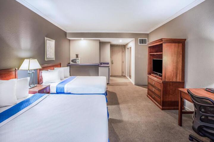 Days Inn by Wyndham Midland