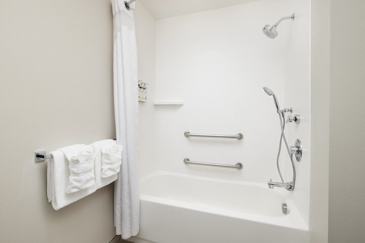 Holiday Inn Express & Suites Wheeling by IHG