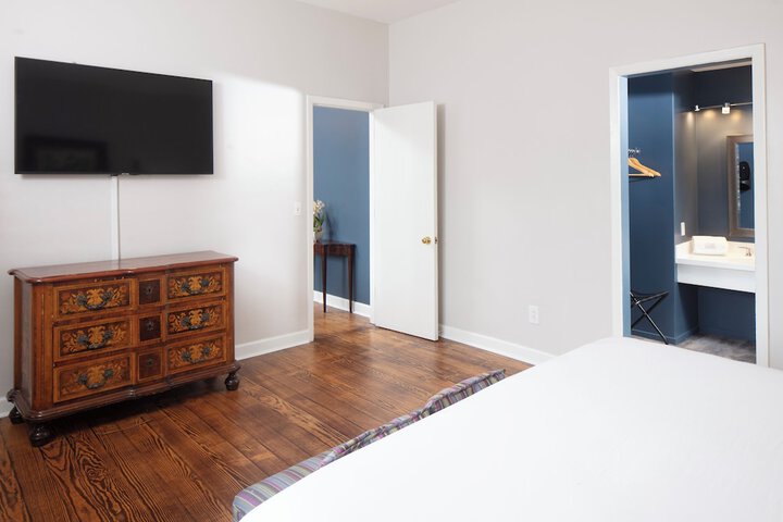 Room 25 of 38