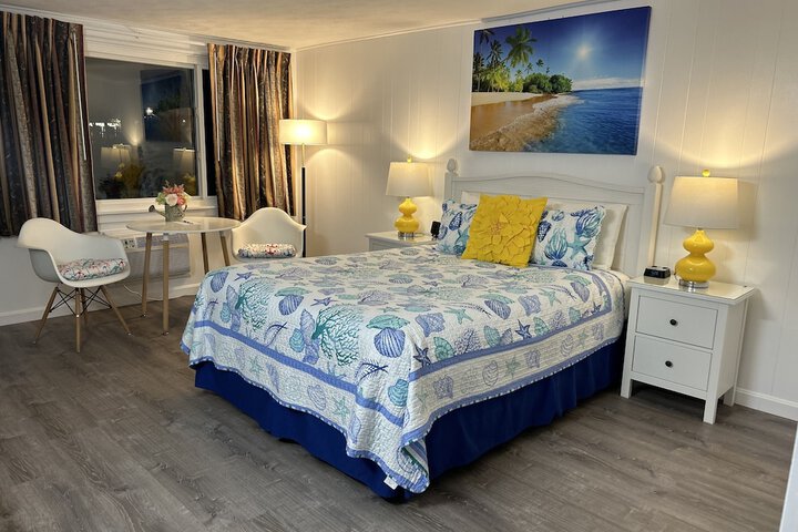 Room 16 of 28