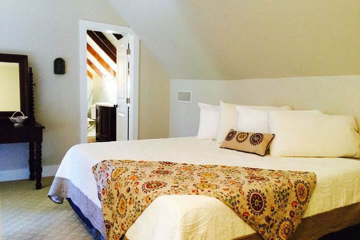 Clermont Bluffs B & B