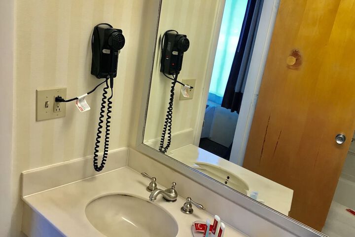 Room 27 of 45
