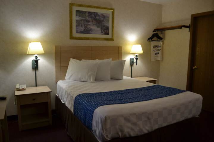 Room 17 of 38