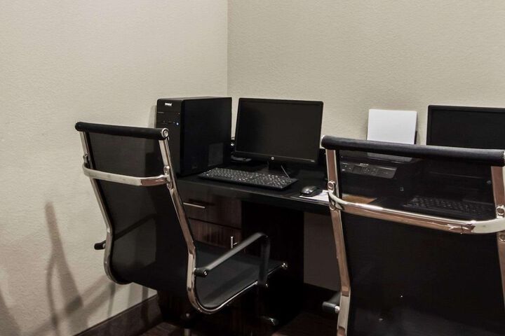Business Center 54 of 63