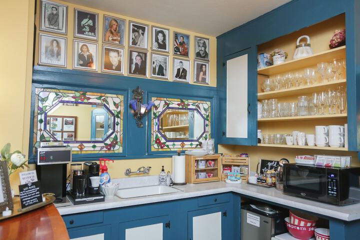 Gold Mountain Manor Bed and Breakfast