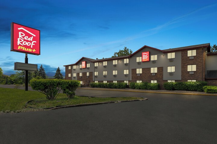 Red Roof Inn PLUS+ Belleville