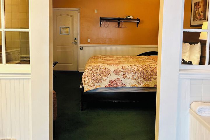 Room 9 of 30